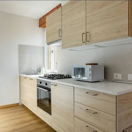 Woodenkey Moderno Bicamere In Centro أسياجو